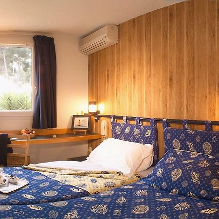 Stars Antibes Hotel Biot Bagian luar foto