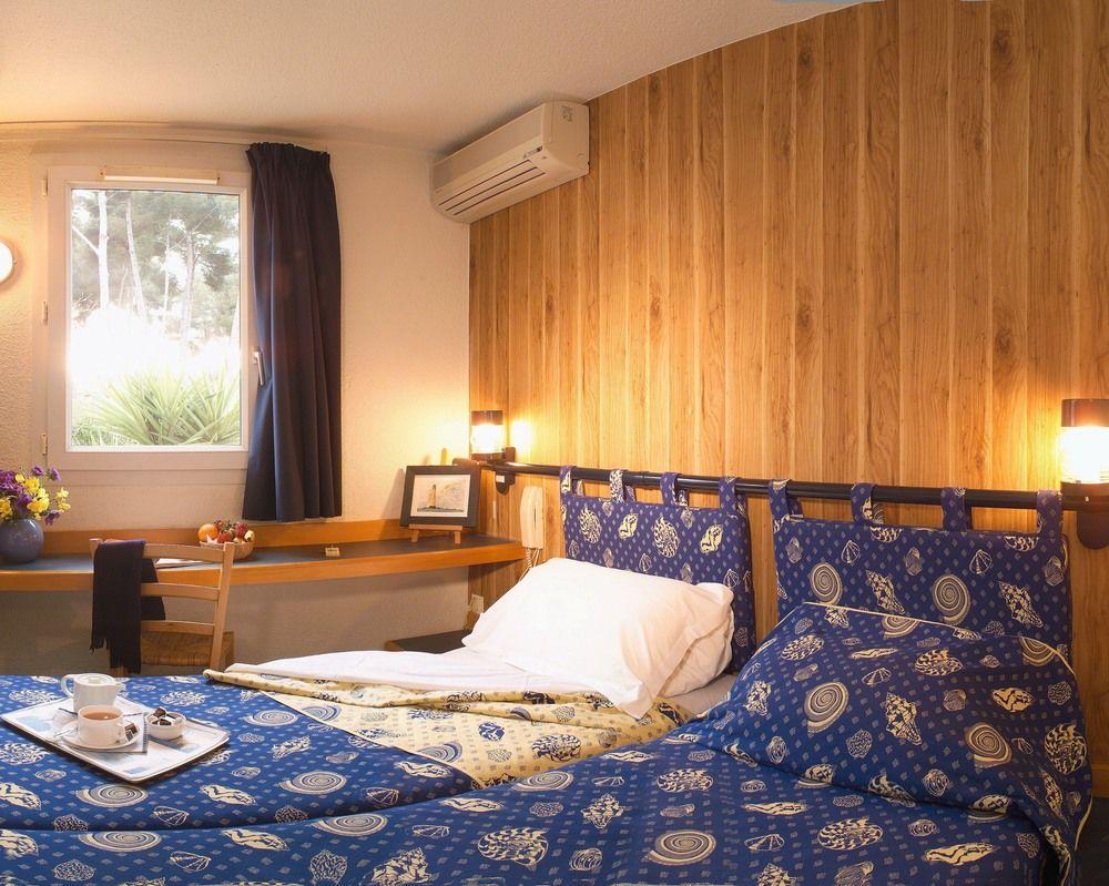 Stars Antibes Hotel Biot Bagian luar foto