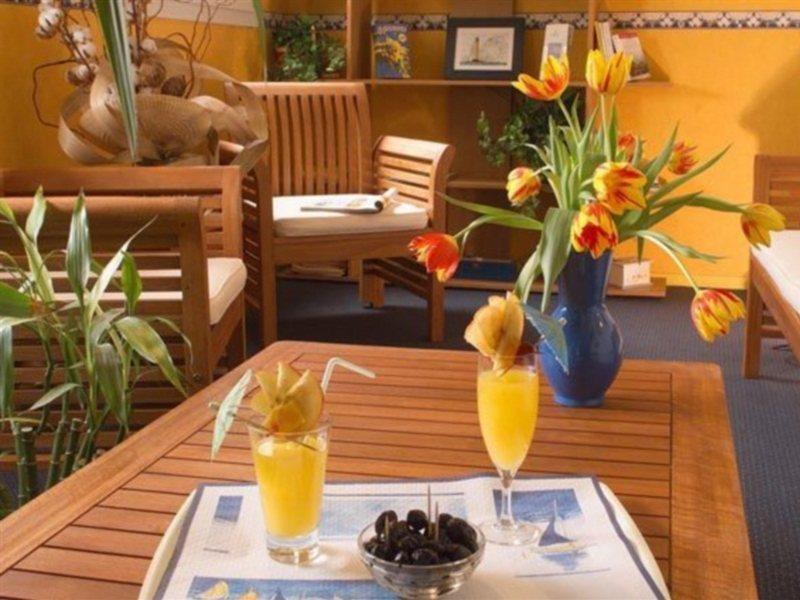 Stars Antibes Hotel Biot Bagian luar foto