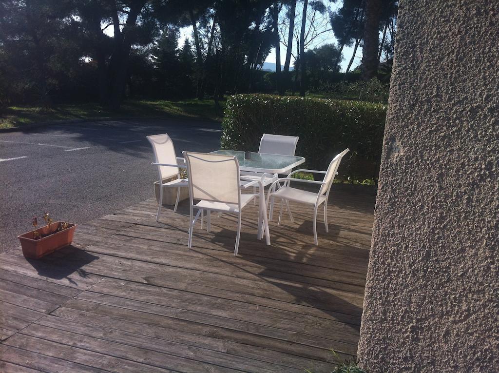 Stars Antibes Hotel Biot Bagian luar foto