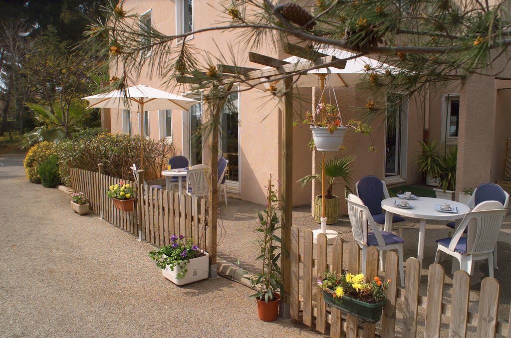 Stars Antibes Hotel Biot Bagian luar foto